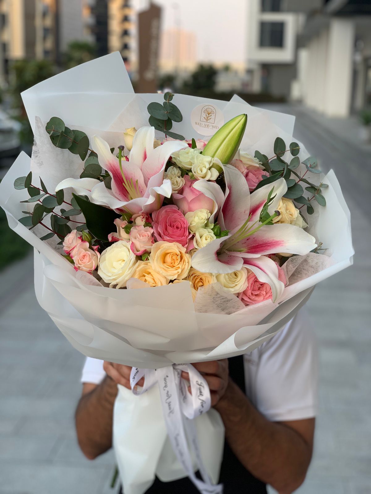 Elegant Mixed Roses & Lilies Bouquet β AED 179.00