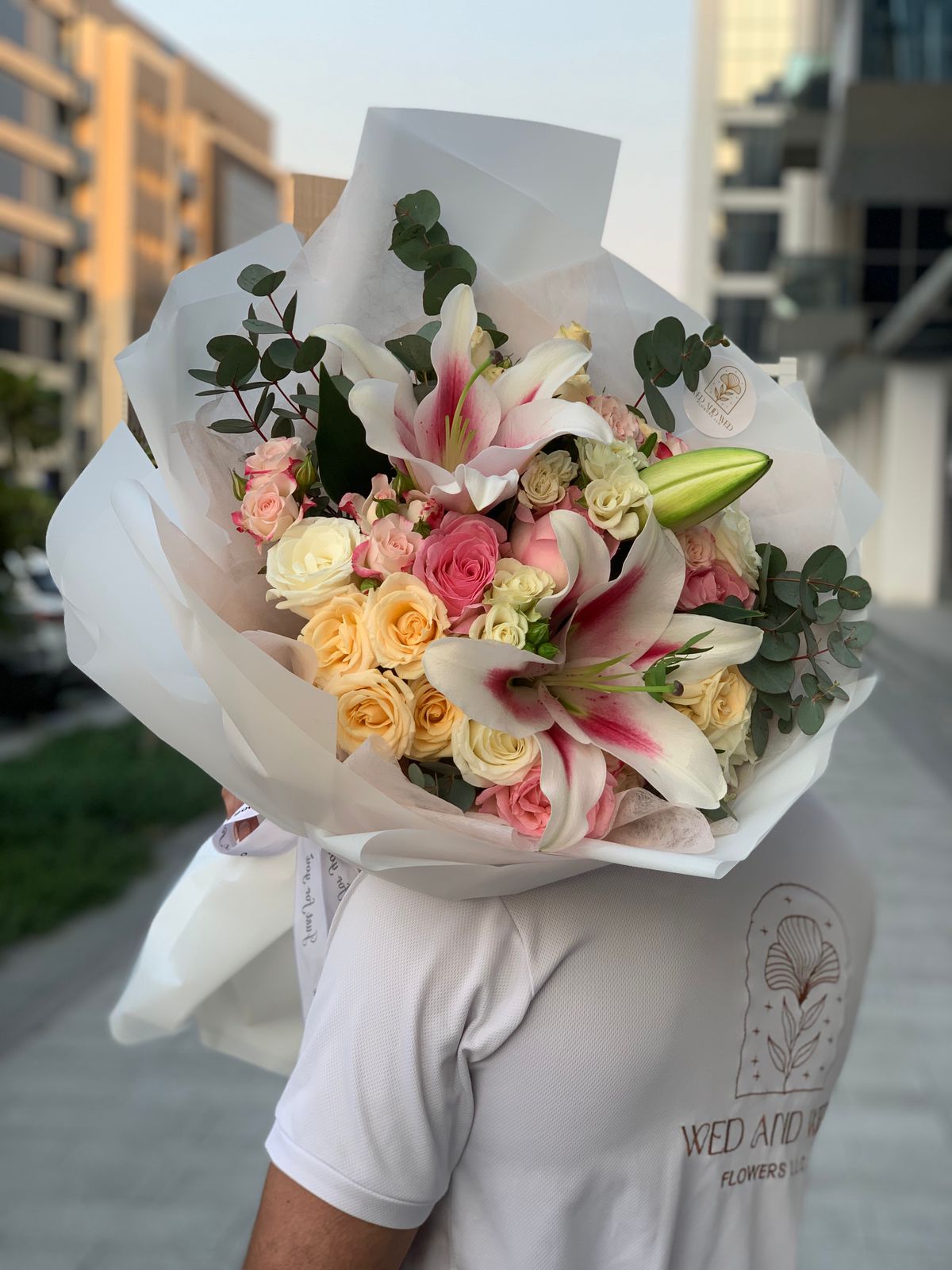 Elegant Mixed Roses & Lilies Bouquet β AED 179.00