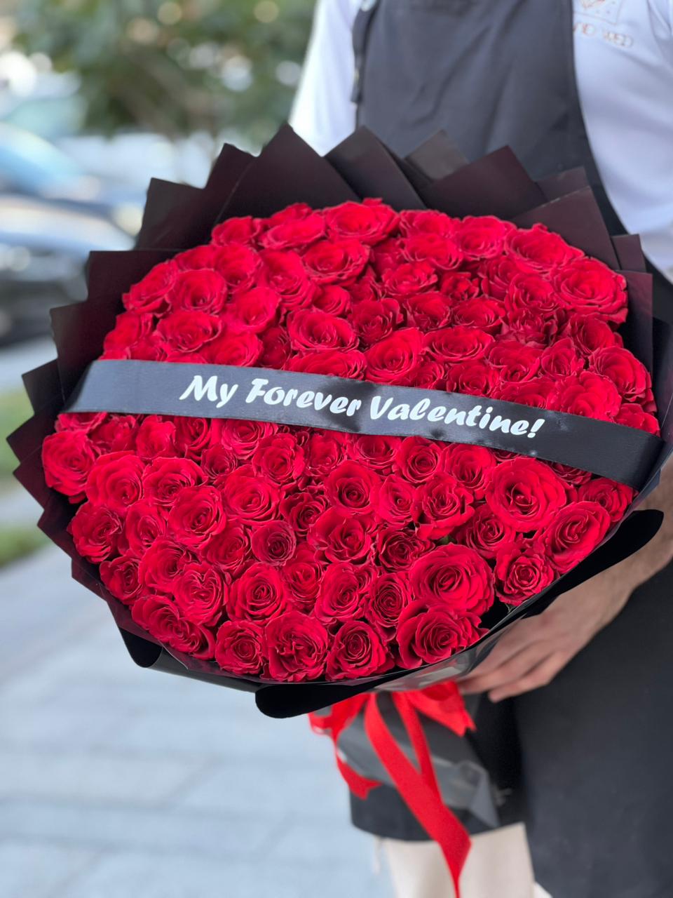 101 Red Roses Normal Black Wrapping With Belt
