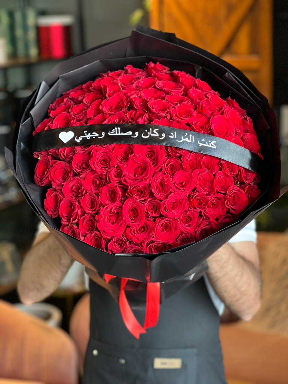 101 Red Roses Black round Wrapping With Belt