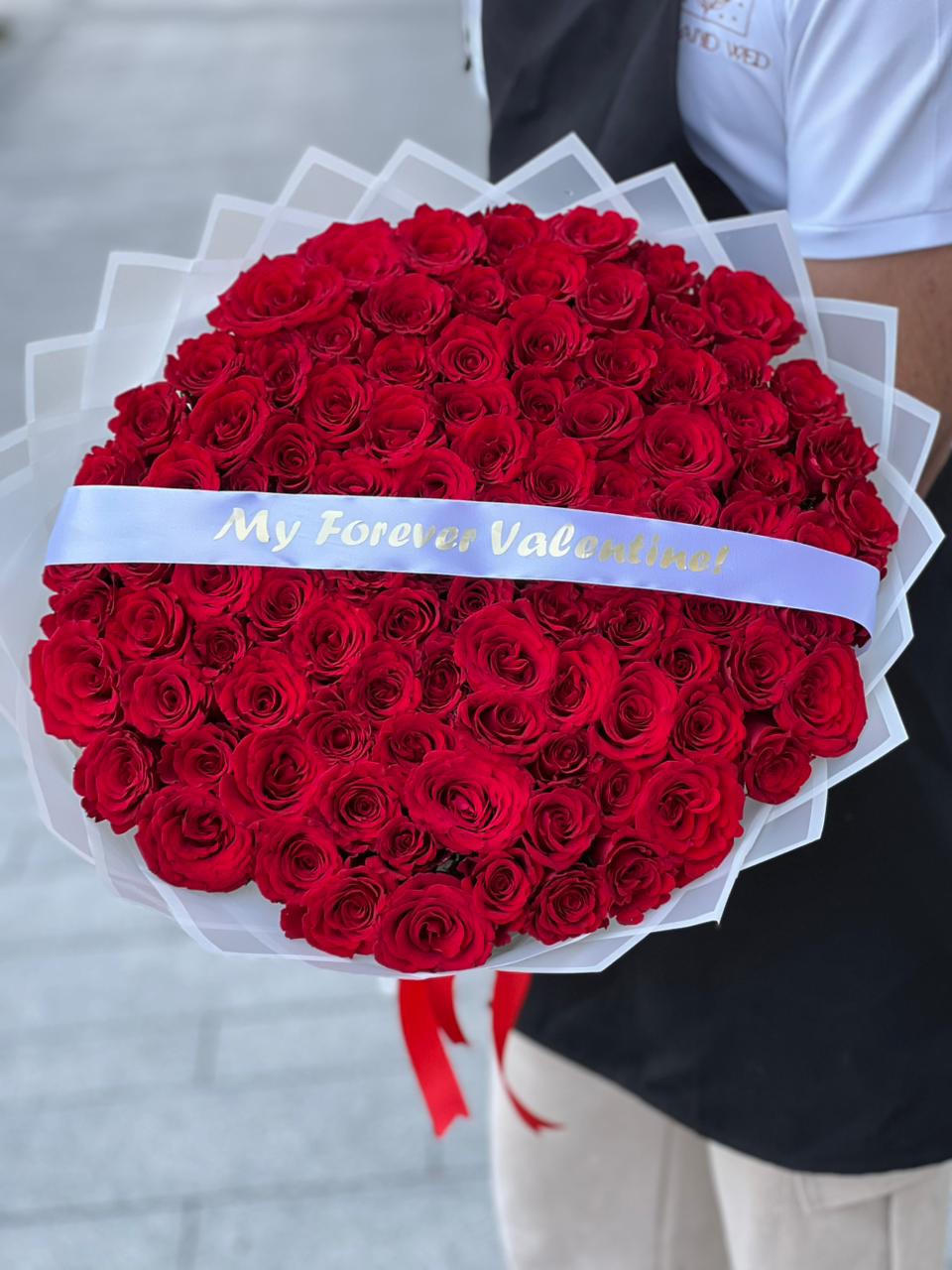 101 Red Roses White Wrapping With Belt