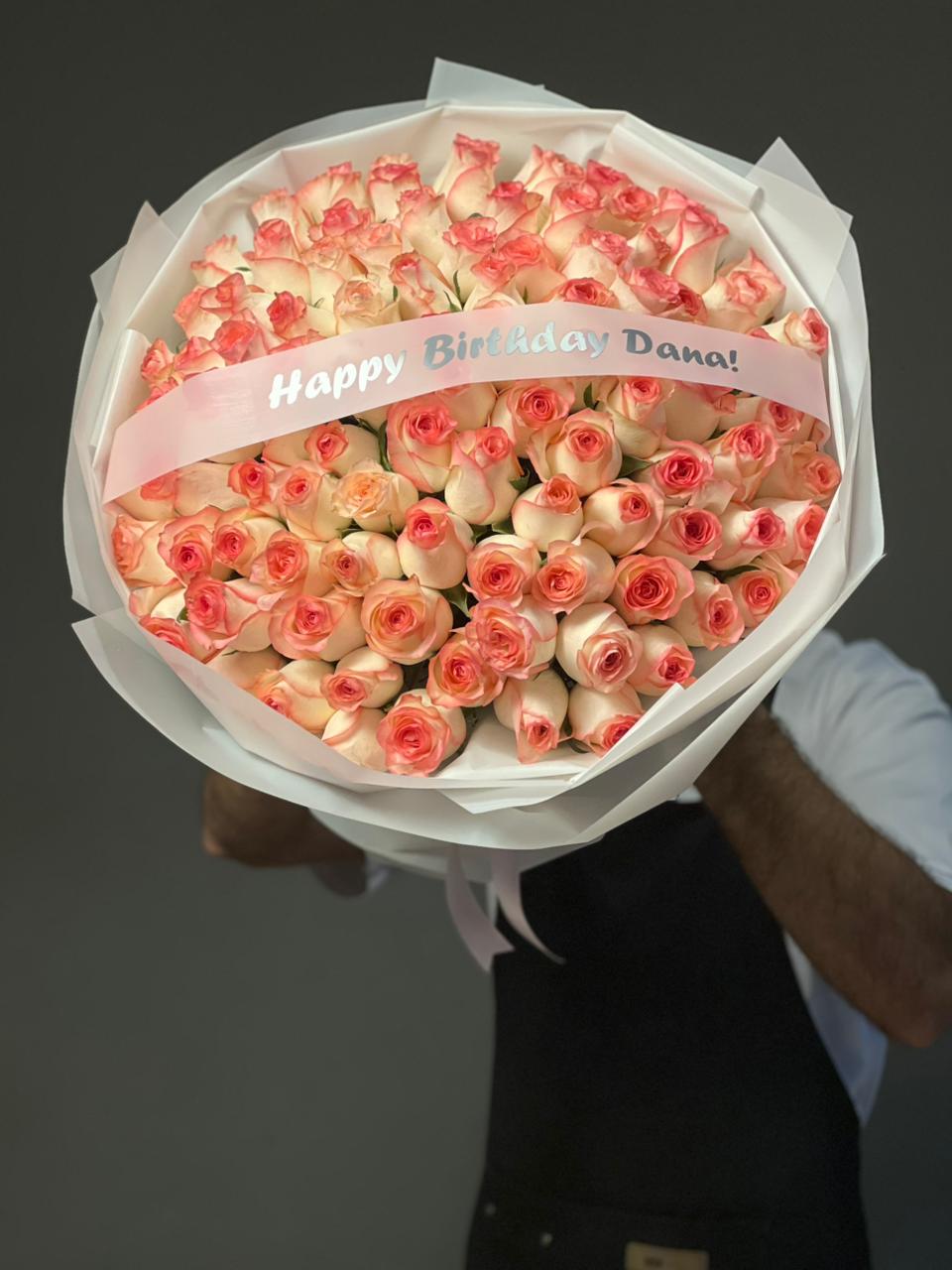 101 Jumilia Roses White Round Wrapping With Belt