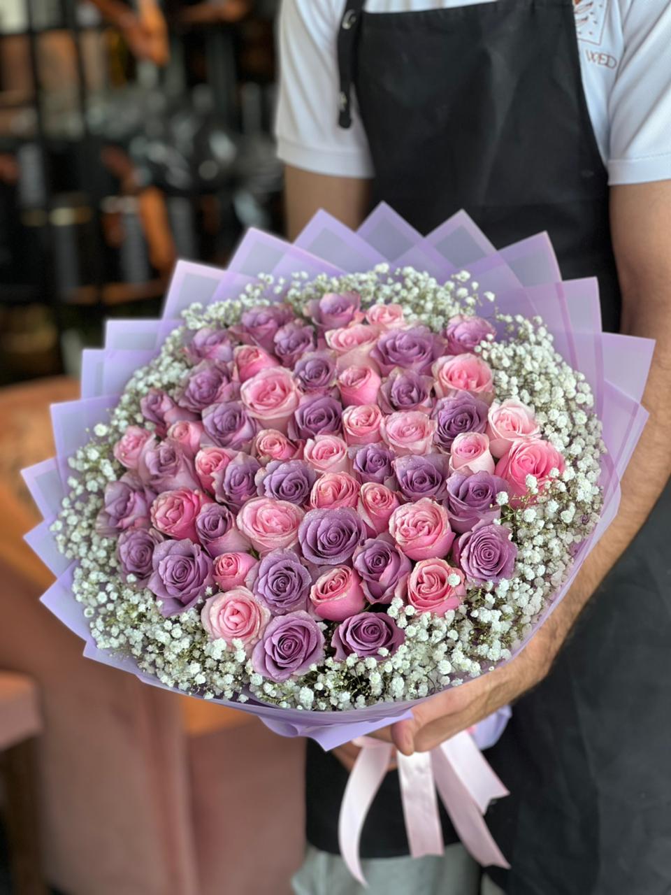 51 Mix Purple & Pink Roses With Around Gypso