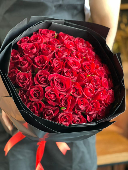 51 Red Roses Black Round Wrapping