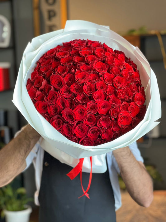 101 Red Roses White Round Wraping