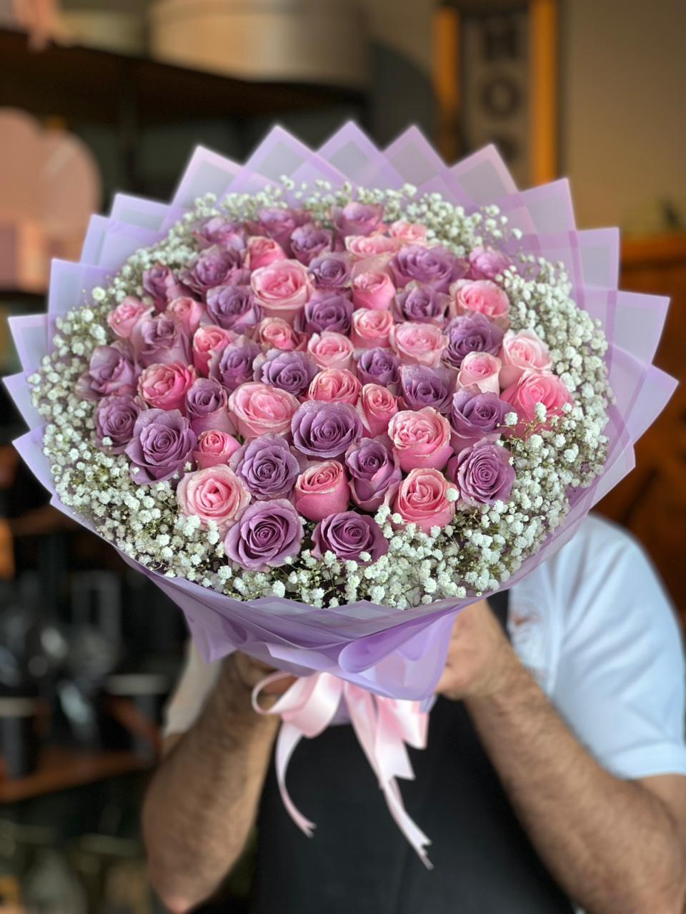 51 Mix Purple & Pink Roses With Around Gypso
