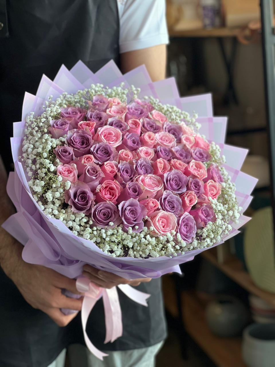 51 Mix Purple & Pink Roses With Around Gypso