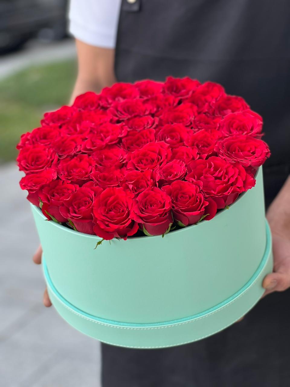 Red Roses & Lite Green Colour Leather Finished Medium Siz Box