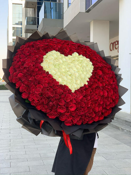 501 Red And White Bouquet Black Wrapping Bouquet