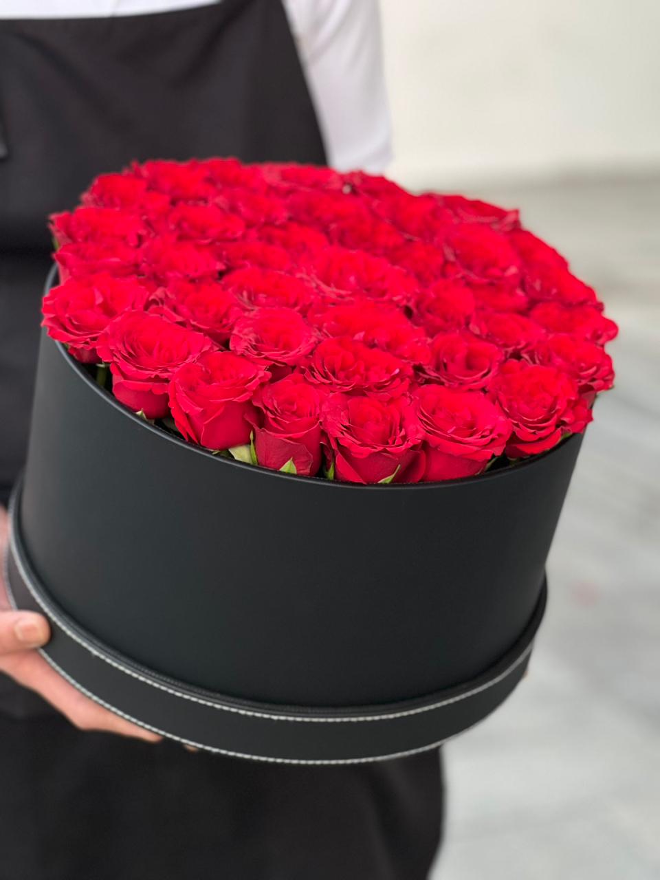 Red Roses & Black Colour Leather Finished Medium Siz Box