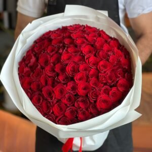 101 Red Roses White Round Wraping