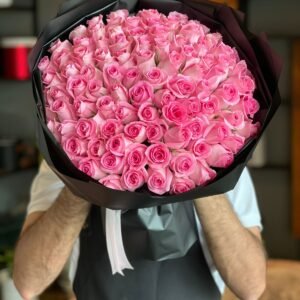 101 Revival Roses Black Round Wrapping